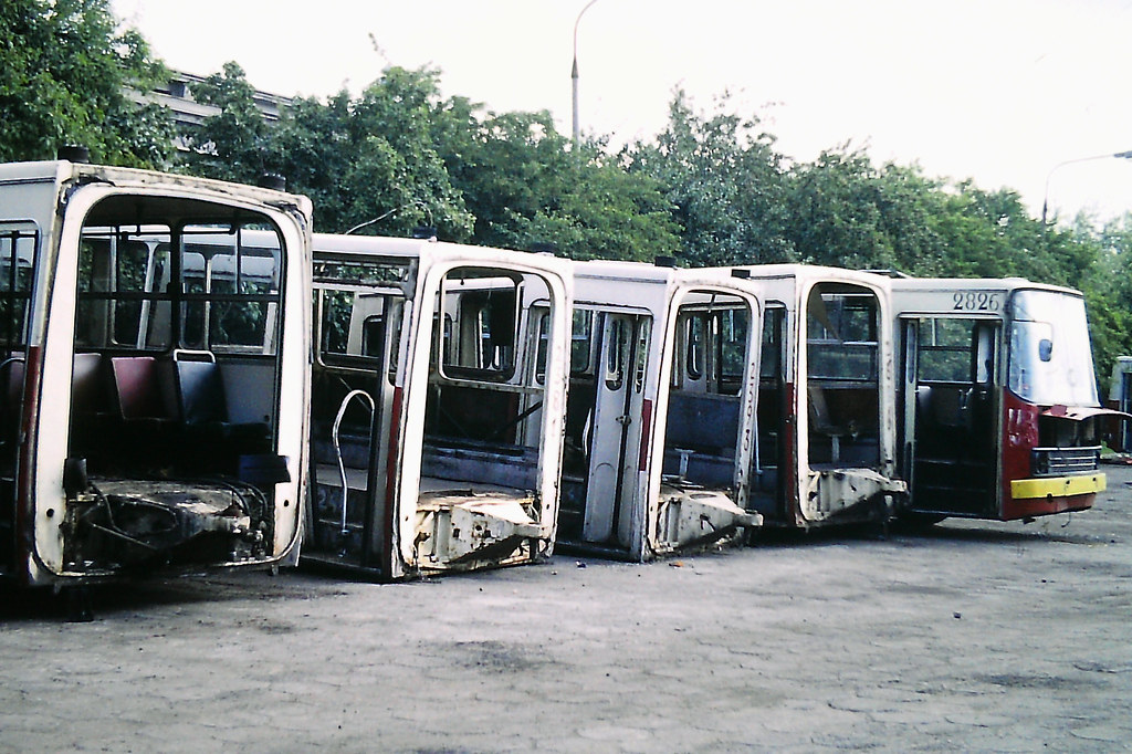 2826 / Ikarus 280.26 / 1987 / R-5 Inflancka / 06.2003-> R-11 Kleszczowa 11.2003 -> 2651 / 03.2007
Słowa kluczowe: 2826