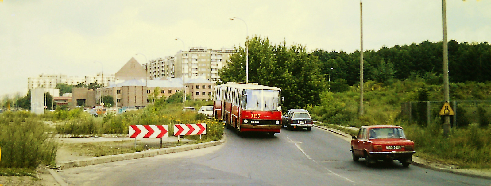 3157
Autor zarejestrował krótki epizod wozu w R-13. Fot. Steve Guess

3157 / Ikarus 280.26 / 1986 / R-13 Stalowa / 12.1992 ex R-10 Ostrobramska 2510 / 06.1995 -> R-6 Redutowa -> 2289 / 04.1998
Słowa kluczowe: 3157 103