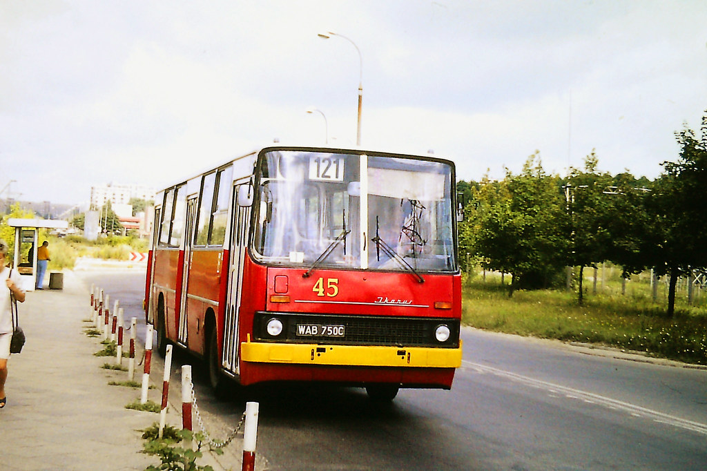 45
Szkoda, że pomarańczka po remoncie. fot, Steve Guess

45 / Ikarus 260.04 / 1985 / 03.1993 ex R-9 Chełmska 398 / 2003-10
Słowa kluczowe: 45 121