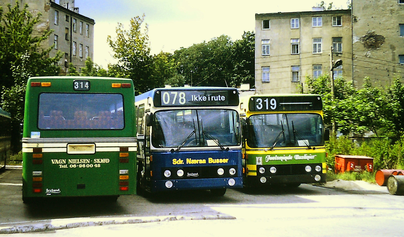 Import z Danii na terenie R-13. Lewy i prawy poszły do Warszawy, środkowy do Gliwic. Fot. Steve Guess.
