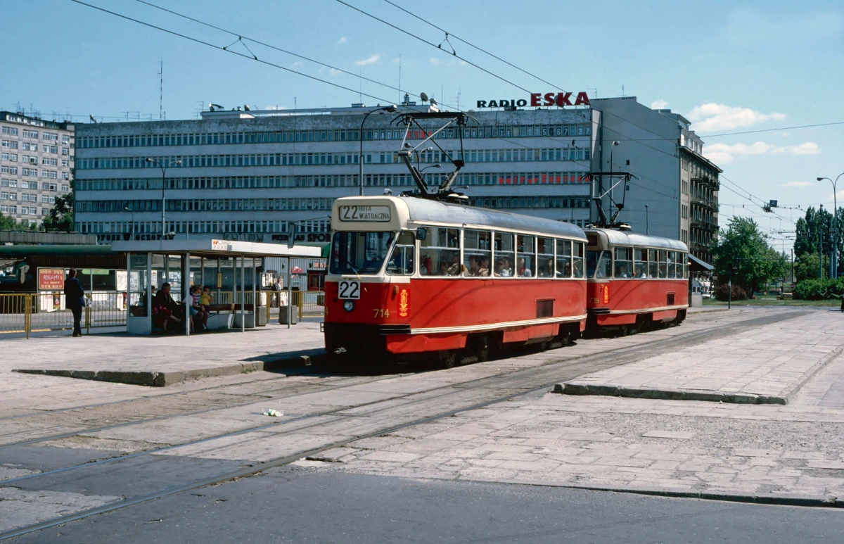 714
Autor mnie dzisiaj mile zaskoczył że jeszcze kilka zdjęć się znalazło. Skład 714+739. Fot. Adrian Nicholls
Słowa kluczowe: 714 22