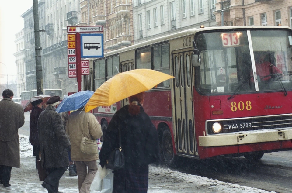 808
Z cyklu zdjęć w zestawach "Kultowe pojazdy PRLu" Fot. Andrzej Rybczyński

808 / Ikarus 260.04 / R-12 Piaseczno / prod. 1990 / 1991-07 / -> R-7 Woronicza 01.1994 / -> 403 09.1999 / 2007-04 
Słowa kluczowe: 808 513