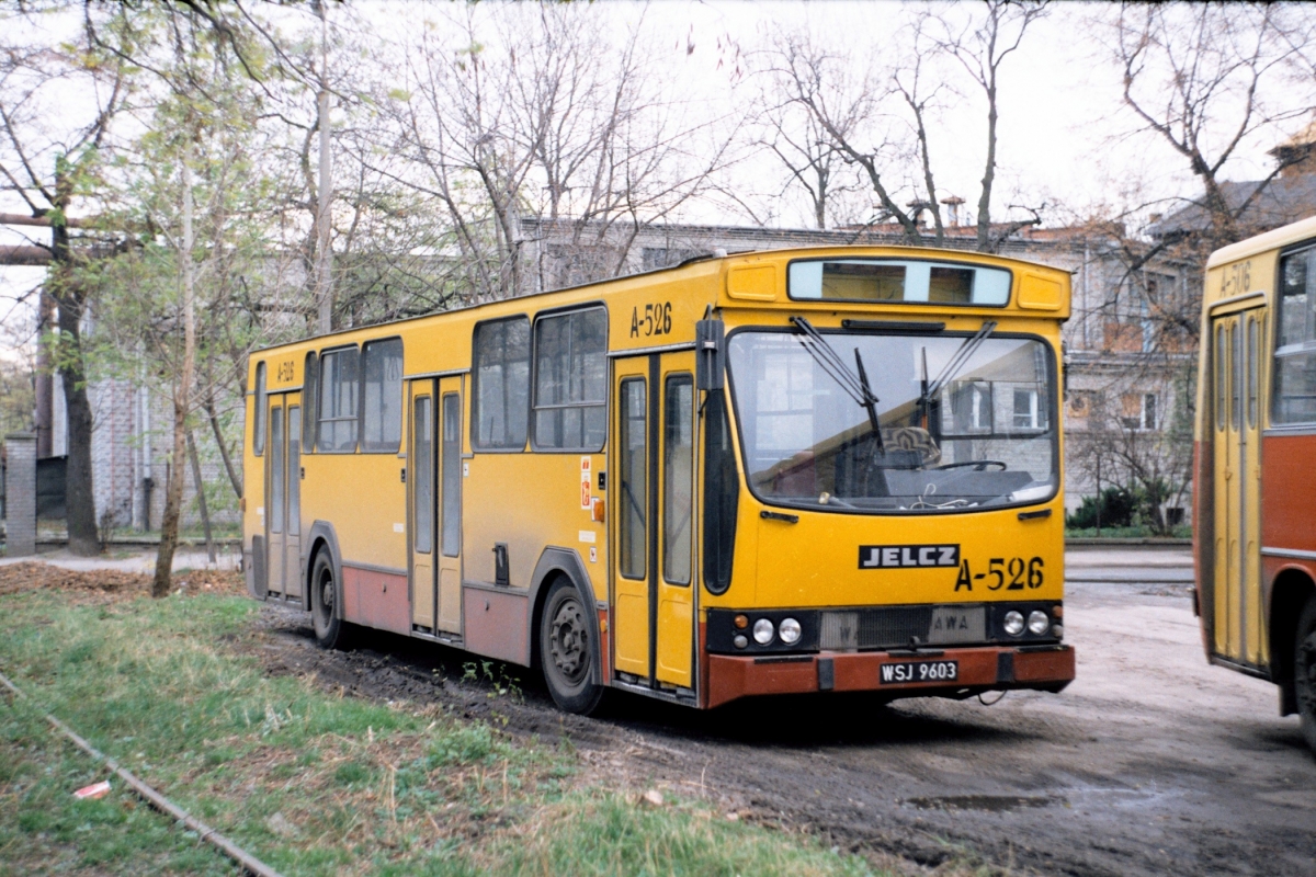 A526
fot. Miłosz Zaborski. Grodziowa PRa w gotowości czeka na jakiś kurs.

A526 / PKS Grodzisk Mazowiecki / Jelcz PR110 / prod. ? / [1996-08] / [2001-04] / PKS Grodzisk Mazowiecki #60014 / ex CoachEurope #A558
Słowa kluczowe: A526 archMZaborski