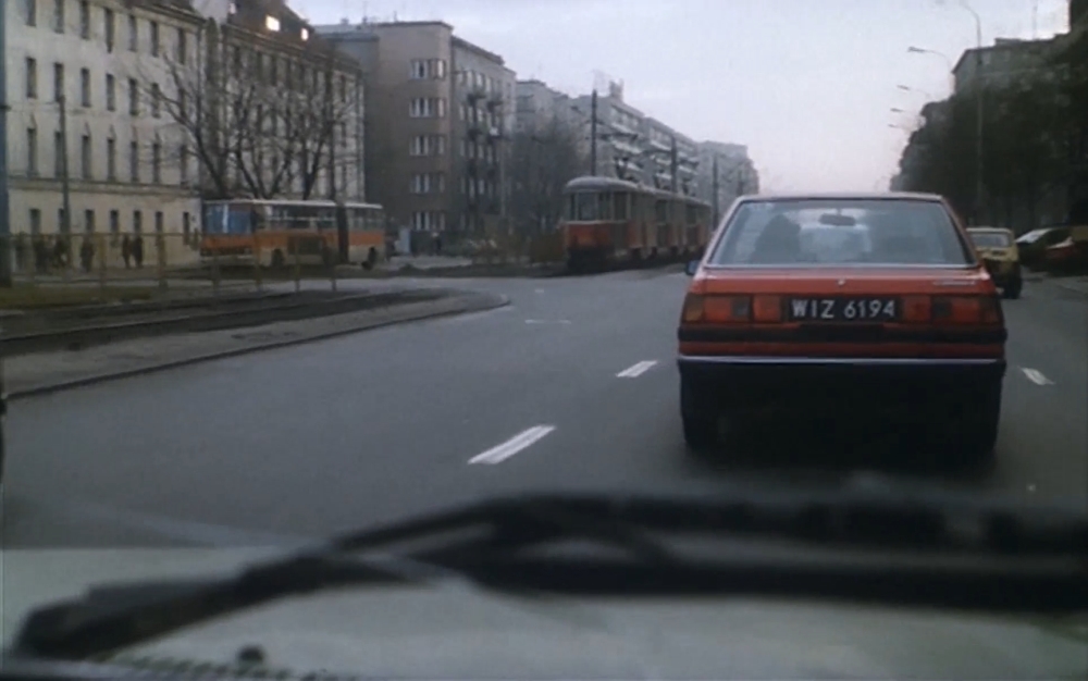 Kadr z filmu "Anioł w szafie" (1987). Grójecka za placem Narutowicza. Na pętli 191?
