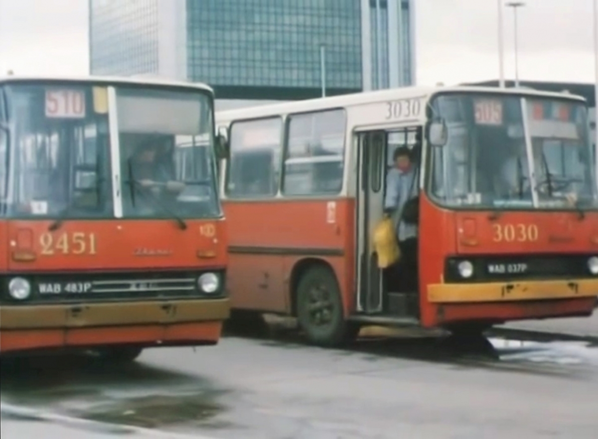 3030 2451
Takie tam z PKF

2451 Ikarus 280.26 / Prod. 1991 / NG 1999 / skreślenie 04.2007
3030 Ikarus 280.26 / Prod.	1987 / skreślenie 1998
Słowa kluczowe: 2451 3030