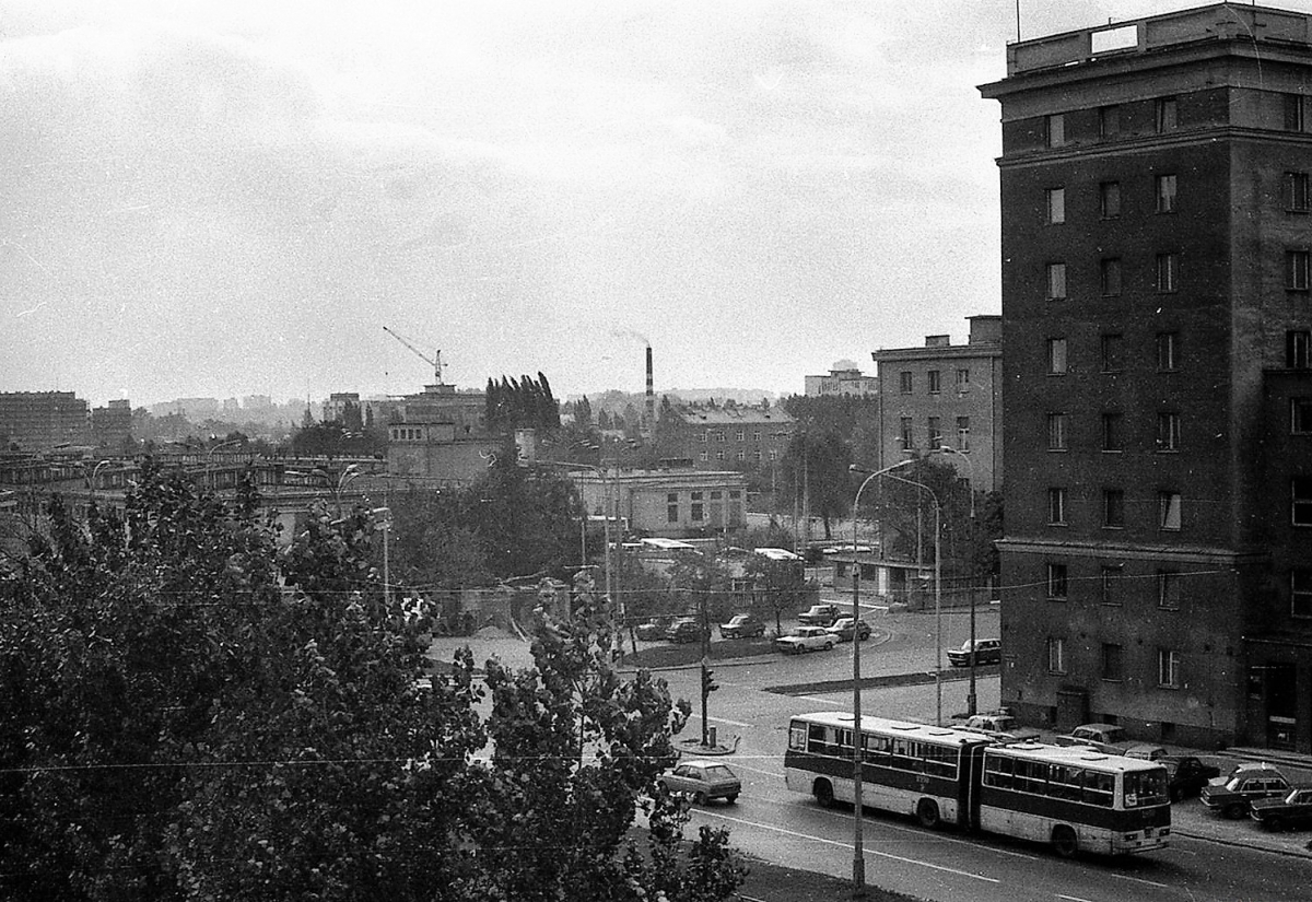 ul Czerniakowska
Zajezdnia R-9 Chełmska. 
