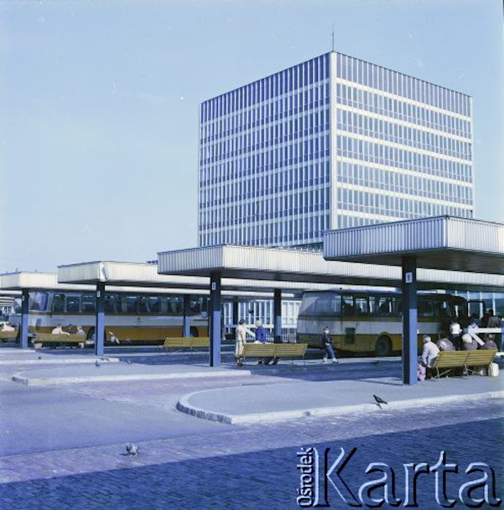 Dworzec autobusowy Warszawa Zachodnia.
Fot. Edward Grochowicz, zbiory Ośrodka KARTA
