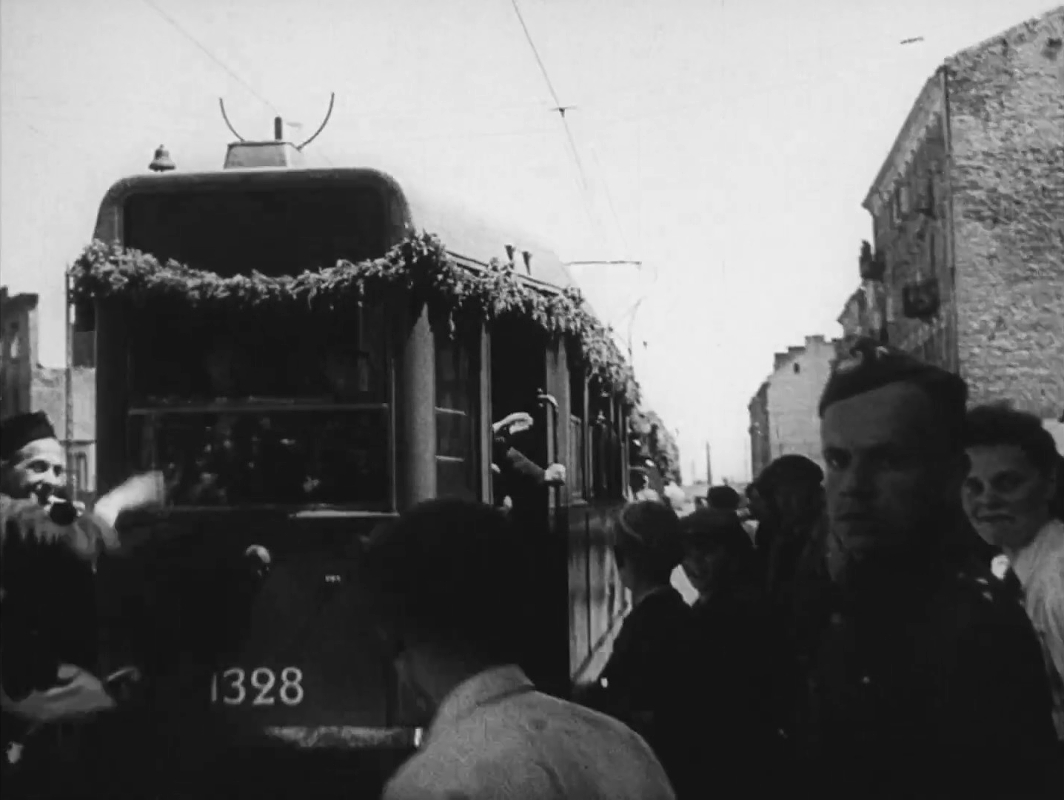 386+1312+1328
Uroczystość otwarcia pierwszej linii tramwajowej po wojnie (Wiatraczna - Grochowska - Targowa - Ząbkowska - Kawęczyńska). Źródło: PKF nr 18/1945.
Słowa kluczowe: P15 1328 Kawęczyńska