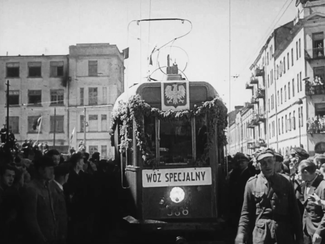 386+1312+1328
Uroczystość otwarcia pierwszej linii tramwajowej po wojnie (Wiatraczna - Grochowska - Targowa - Ząbkowska - Kawęczyńska). Źródło: PKF nr 18/1945.
Słowa kluczowe: wagonH P15 386 Kawęczyńska