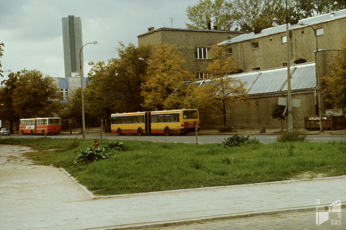 7272
Fot. Arkadiusz Astrachancew, źródło: Społeczne Archiwum Warszawy, https://www.tubylotustalo.pl/spoleczne-archiwum 
Słowa kluczowe: IK435 7272 Konwiktorska