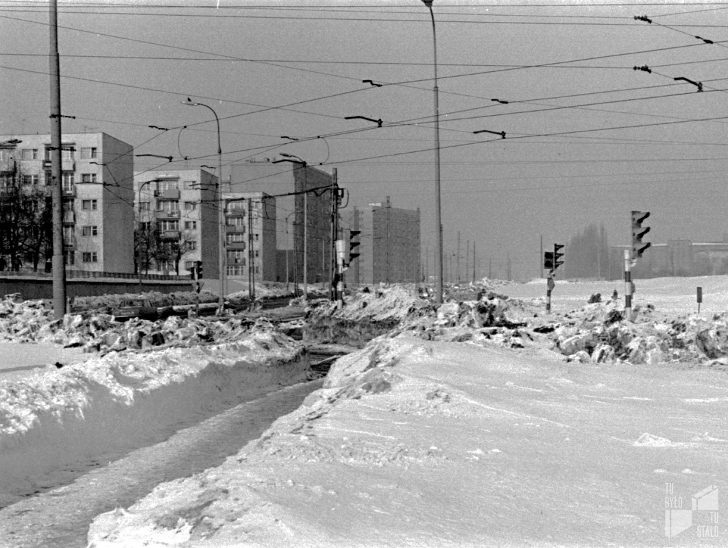 Kasprzaka / Rewolucji Październikowej
Fot. Tomasz Smoliński, Społeczne Archiwum Warszawy (www.tubylotustalo.pl/spoleczne-archiwum)
Słowa kluczowe: Kasprzaka RewolucjiPaździernikowej