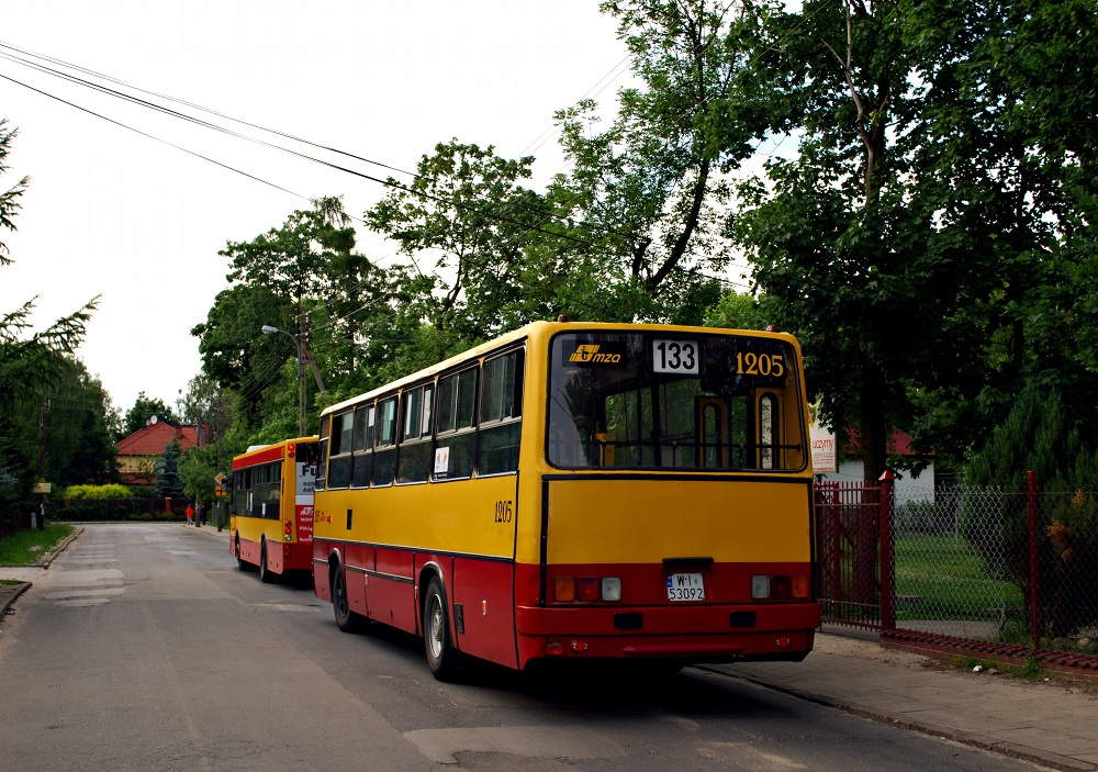 1205
Ikarus 260.04. prod. 1990. Wóz znakomity! Dziękuję wszystkim kierowcom z pętli Żerań za aplauz na widok fotografowania tego wozu! Jesteście zajebiści! Szacunek!
Szegóły linii:
http://omni-bus.eu/joomla/index.php?option=com_content&view=article&id=596&Itemid=10
Słowa kluczowe: IK260 1205 133 Choszczówka