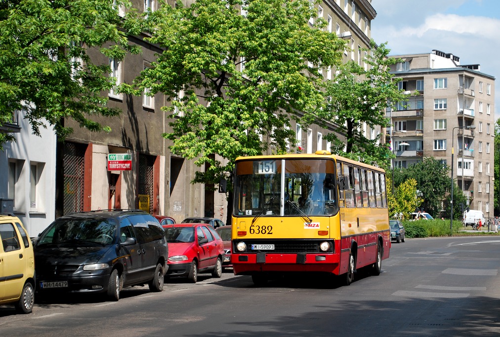 6382
Ikarus 260.73A prod. 1993 [RABA D10/205KM]. 
Słowa kluczowe: IK260 6382 151 Płocka