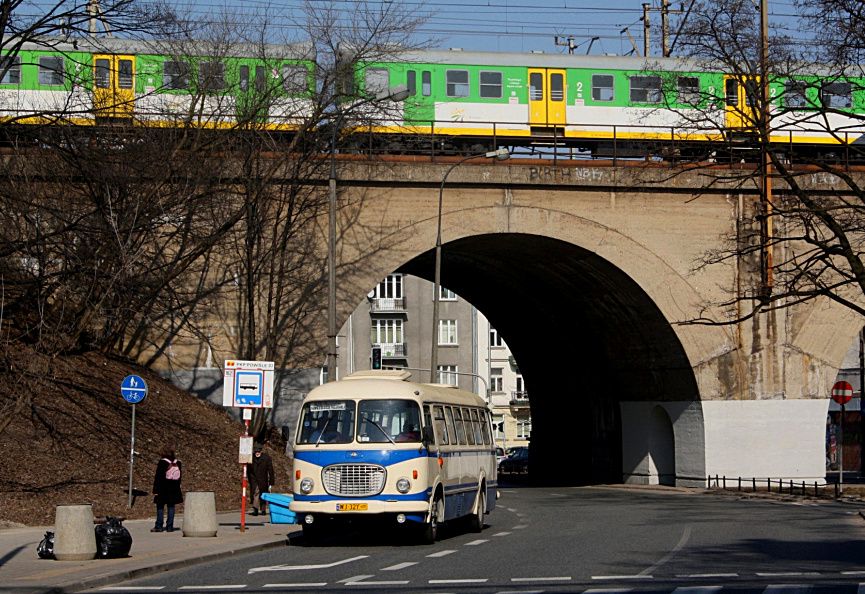 8081
Jelcz 043 prod. 1986. Jedna z trzech atrakcji na dziesięciolecie TWB. [Foto: Bartoni722].
Słowa kluczowe: Jelcz043 8081 KMKM Kruczkowskiego XlecieTWB