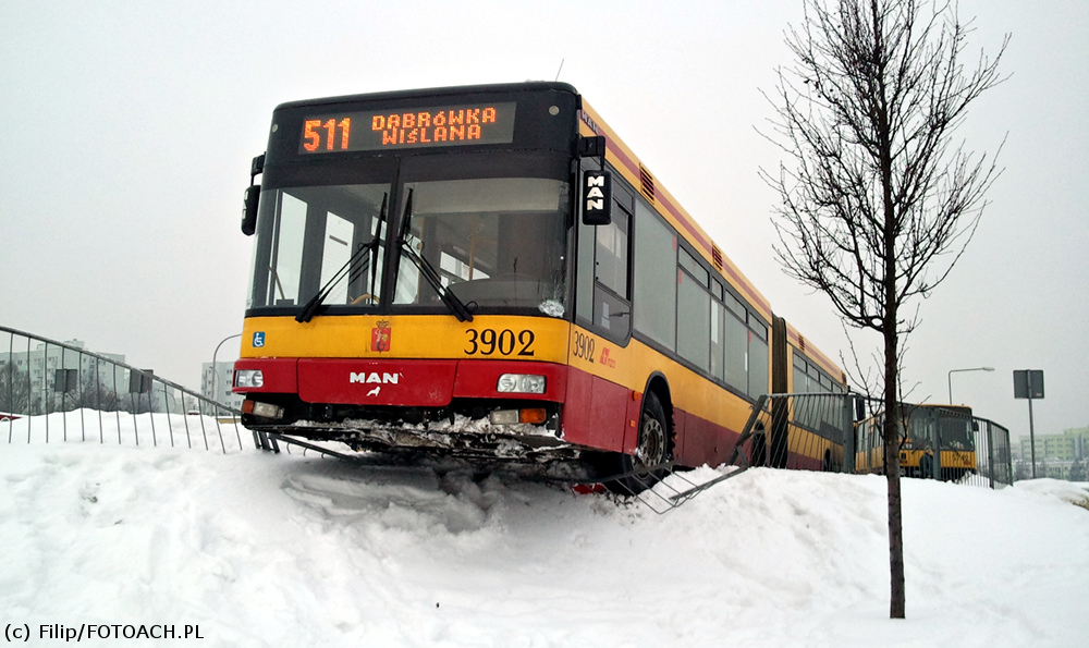 3902
MAN NG313 prod. 2001.
Pięćsetny MAN wyprodukowany w Polsce zatrzymał się na barierkach w poniedziałek ok. 7:30.
Zdjęcie użyte za zgodą autora.
Słowa kluczowe: NG313 3902 511 MetroMarymont