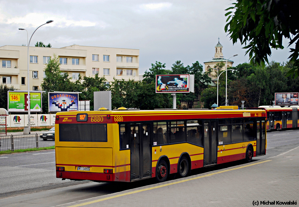 6880
Neoplan N4020td prod. 1998.
Kiedy to ja nerwoplana złapałem - a, półtora roku temu...
Słowa kluczowe: N4020 6880 187 Czerniakowska