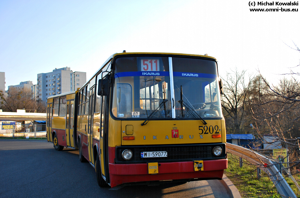 5202
Ikarus 280.37T prod. 1992.

No i na Wszystkich Świętych dołączył do martwych. Ale jako Święty!
21 lat jazdy po mieście w barwach Inflanckiej, Ostrobramskiej, Woronicza i Stalowej.
Słowa kluczowe: IK280 5202 5250 511 MetroMarymont