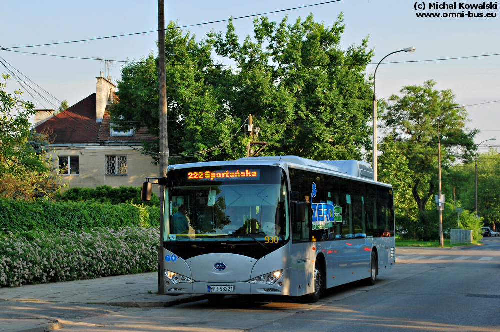 930
BYD K9B Ebus-12 prod. 2013.

Przypadkowo spotkany ostatniego dnia kursowania.
Wyje wewnątrz głośno, ale - co ciekawe - tylko z przodu... Z tyłu jest cisza.
Słowa kluczowe: Ebus12 930 222 Spartańska