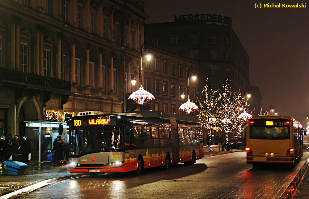 8399
Solaris Urbino 18 Hybrid prod. 2011. 
Rozejrzyjcie się dokładnie po zdjęciu. Trafiliście już? Ale skoro się nie świeci, to mam ich w dupie i prezentuję niebylejakie Urbino w tym miejscu w takim razie - o Conecto przecież nie było by najmniejszego problemu tutaj (nie tylko ze 4 sztuki były na 180 ale i 105 jest przecież). BTW - trzydziestego wóz będzie obchodził pierwsze urodziny.
Słowa kluczowe: SU18H 8399 180 KrakowskiePrzedmieście