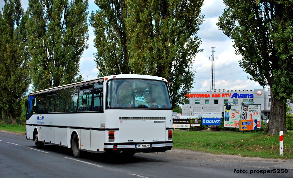 T009
Pekaesowska Setra S215UL na linii 1 (Góra Kalwaria - Wilanowska).
Słowa kluczowe: Setra T009 1 Baniocha Puławska