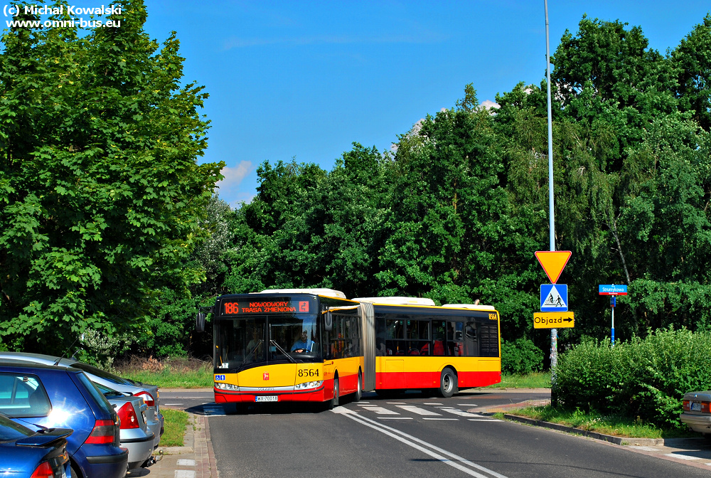 8564
Solaris Urbino 18 prod. 2011

W trakcie objazdu odcinka Światowida między Ćmielowską a Stefanika, którędy to skierowano również 101 i 126. Wzdłuż Światowida trwa budowa linii tramwajowej. Od jutra 186 będzie wykonywał dwa objazdy (ten drugi tylko w kierunku ochockim). Czas przebiegu w szczycie to 63 minuty. To chyba wersja optymistyczna w opcji nierealnej...
Słowa kluczowe: SU18 8564 186 Stefanika