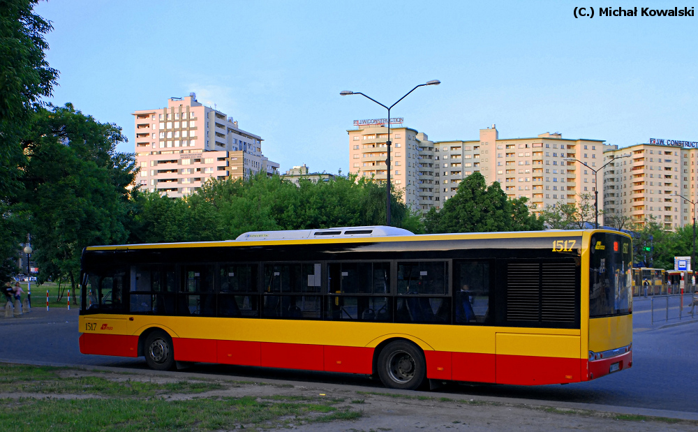 1517
Solaris Urbino 12 prod. 2007. 
Jeden z pierwszych dwunastaków przemalowany na "po nowemu" - wóz aktualnie kleszczowy.
Słowa kluczowe: SU12 1517 739 MetroWilanowska