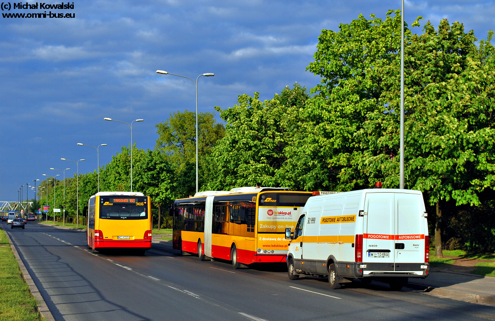 8578
Solaris Urbino 18 prod. 2011

Po piętnastu minutach zjawili się majstrowie z R13 ale nie wiem czy dokonali w try miga naprawy czy skierowali wóz na zakład celem dogłębniejszego przeglądu. Solaris odjechał w każdym razie w kilka chwil po ingerencji ekipy z Iveco-pogota.
Słowa kluczowe: SU18 8578 160 AlejaSolidarności