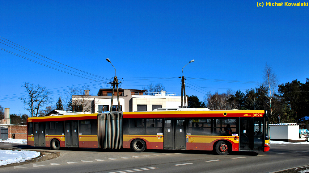 8824
Solaris Urbino 18 prod. 2008.

Wczorajsze zasilenie wszystkich trzech brygad linii 701. Wydłużenie pochodziło z Redutowej.
Słowa kluczowe: SU18 8824 701 Łomianki Trenów