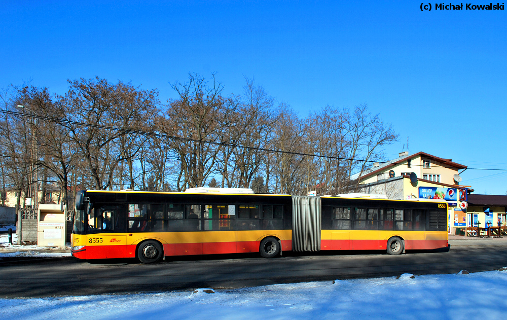 8555
Solaris Urbino 18 prod. 2011.

W godzinach 14-17 można było na całej długości trasy w obydwu kierunkach zajmować miejsca leżące... Co innego w przedłużonym do 18 metrów (przez Mobilis) 110. Tam było ciasnawo.

8555 to pierwszy w mieście SU18 z silnikiem 360KM.
Słowa kluczowe: SU18 8555 701 Łomianki Zachodnia