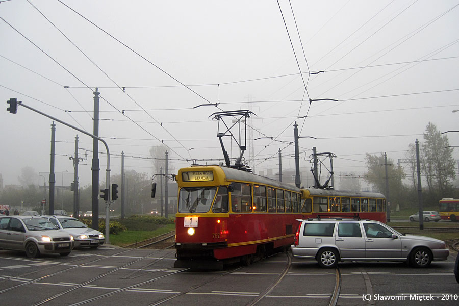 762+642
Typ tramwaju, który teoretycznie nie powinien się pojawiać na tej linii.

Słowa kluczowe: 13N 762+642 1 Odrowąża