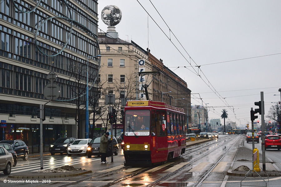 1006
Słowa kluczowe: 105na 1006 W AlejeJerozolimskie WOŚP2019