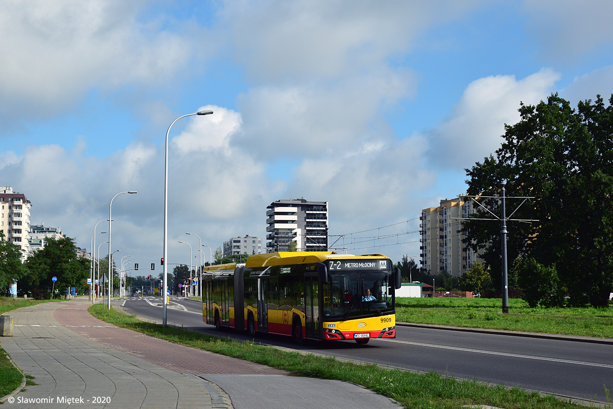 9909
W weekend 05-06.09.2020 prowadzono prace torowe na pętli Metro Młociny. W tym czasie wprowadzono kilka zmian. Tu na zdjęciu autobus linii Z-2 zastępujący na całym odcinku trasy linię tramwajową 2. [url=http://omni-bus.eu/joomla/index.php?option=com_content&view=article&id=5179]Szczegóły w artykule[/url]
Słowa kluczowe: SU18IVCNG 9909 Z-2 Światowida