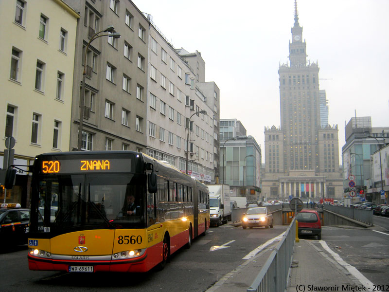 8560
Pogoda nie zachęca do fotografowania, a miejsca na zdjęcia w tym miejscu też w sumie nie ma... Ale niech to będzie dokument 520 na Złotej, bo już od 19:00 jego tu nie będzie.
Słowa kluczowe: SU18 520 8560 Złota