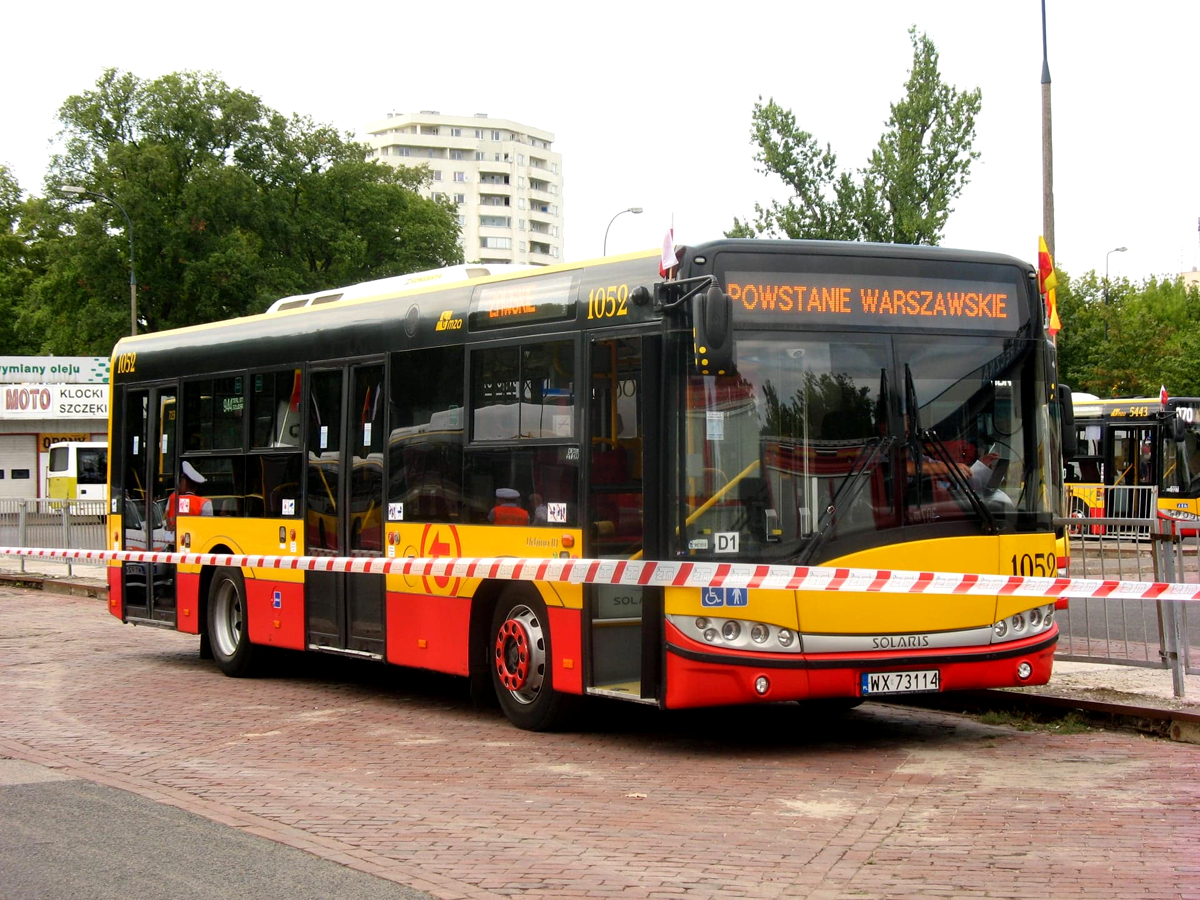 1052
Autobus jako dyspozycja powstańcza. Przewoził przez cały dzień Powstańców oraz poczty sztandarowe.
(C) Ikarus405
Słowa kluczowe: SU10 1052 PowązkiCmentarzWojskowy