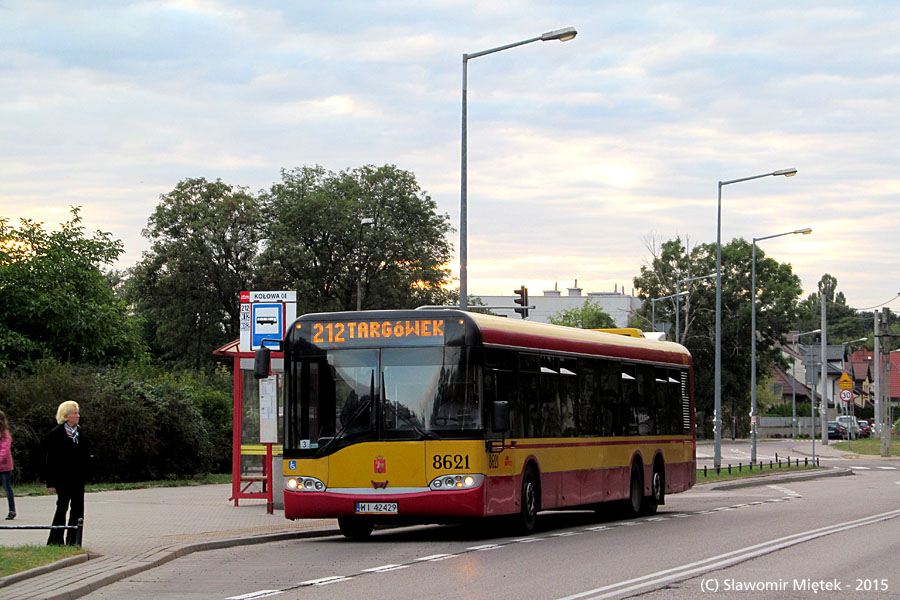 8621
Dzięki brakom autobusów dla EEC, awaryjną obsługą linii 212 przez Kleszczową i brakiem taboru 12-metrowego, od 07.09.2015 obsługa linii 212 przedstawia się następująco:
1/212 (solo z Woronicza)
2,3,4/212 (tabor mega z Kleszczowej)
05/212 (tabor midi ze Stalowej, tylko rano).
Jedynie 05/212 jest planowe na Stalową, reszta to zastępstwa za Europa Express City. Gdy wejdzie EEC tabor skurczy się do 9m.
Słowa kluczowe: SU15 8621 212 Kołowa