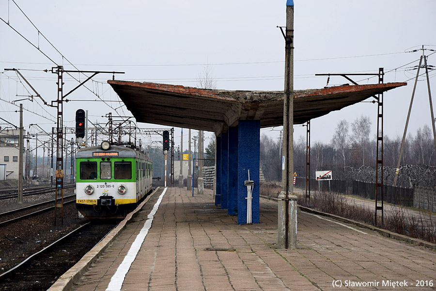 EN57-1798
Pociąg wahadłowy relacji Czachówek Południowy - Góra Kalwaria.
Słowa kluczowe: EN57 EN57-1798 KM8 R8 CzachówekPołudniowy