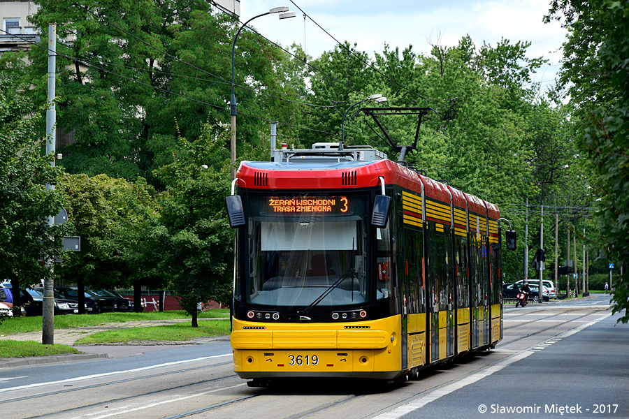 3619
Nietypowy gość na "trójce"
Słowa kluczowe: 128N 3619 3 Ratuszowa