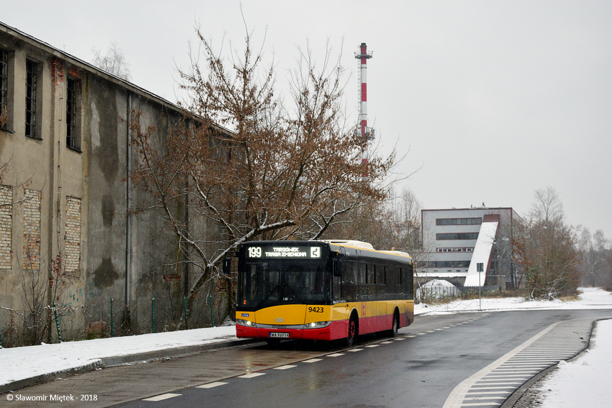 9423
Linia 199 na nowym rembertowskim krańcu Rembertów-Strzelnica na terenie Akademii Sztuki Wojennej (d. AON).
Słowa kluczowe: SU12 9423 199 RembertówStrzelnica