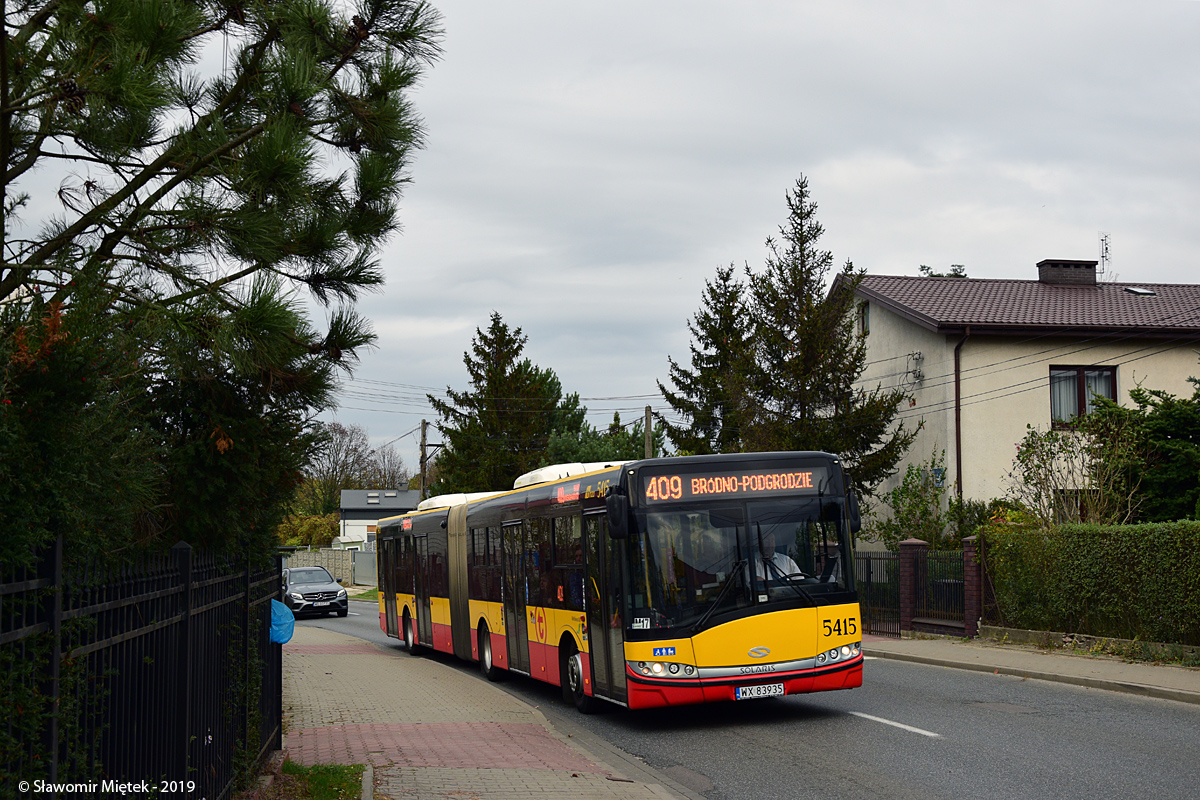 5415
Okolice 13:00 a na Estrady koło cmentarza Północnego sznur samochodów. Komunikacja z roku na rok co raz bardziej przegrywa z transportem indywidualnym.
Słowa kluczowe: SU18 5415 409 Estrady