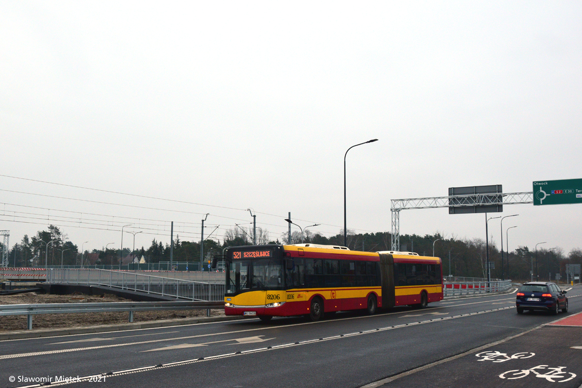 8206
Ostrobramski Solaris, dla którego jest to ostatni rok w służbie Warszawy, przemierza nowy węzeł z trasą S2 w ciągu ulicy Patriotów (jezdnia zachodnia). Ponad rok temu nie było tu nawet wiaduktu ulicy Patriotów. Na zdjęciu z listopada 2019 wyglądało to tak ([url=http://omni-bus.eu/omnigaleria/displayimage.php?pid=18977]kliknij[/url]).
Słowa kluczowe: SU18 8206 521 Patriotów