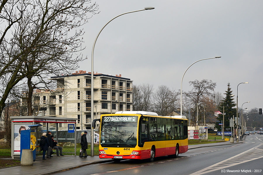 4414
Na miasto zaczęły wyjeżdżać najnowsze Mercedesy z tegorocznej dostawy. Pojazdy z zajezdni Stalowa zaczęły służbę wczoraj, zaś przegubowe odpowiedniki z Kleszczowej, pojawiły się w piątek popołudniu na brygadach szczytowych 105 i 401.
Słowa kluczowe: Conecto 4414 227 świętegoWincentego