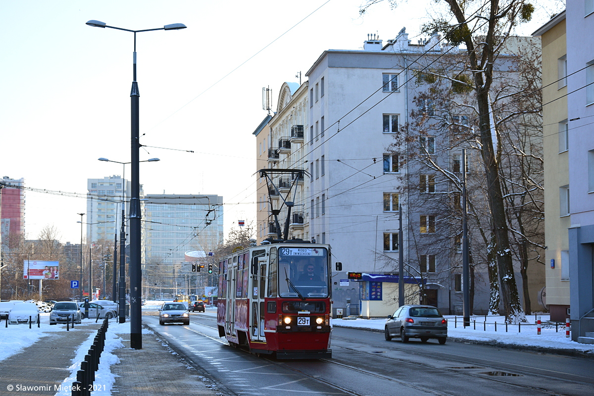 1000
Miał być skład 1001+1000, przyjechał tylko drugi wagon ;)
Słowa kluczowe: 105Na 1000 29T Młynarska WOŚP2021