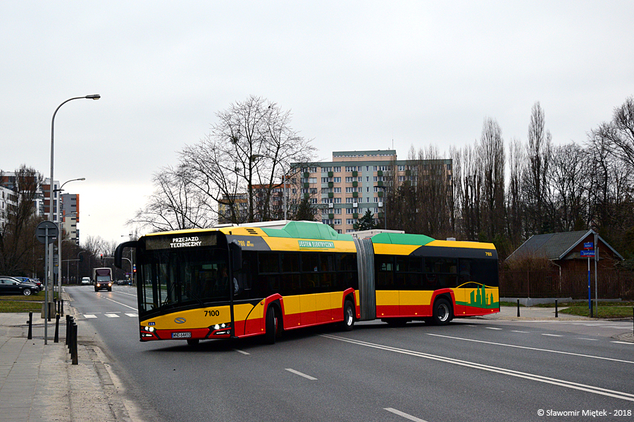 7100
Jak na razie ten autobus nie ma szczęścia w testach. Rzadko go widać, a jak się wychyli z zajezdni to po 12:00 do niej zjeżdża. Tego dnia robił za bonus na 2/222, lecz o 12:30 zjechał do zajezdni ze Spartańskiej. 
Słowa kluczowe: SU18IVE 7100 PT Woronicza