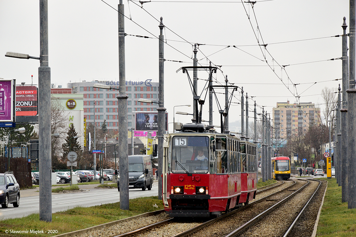 1252+1251
Słowa kluczowe: 105Na 1252+1251 15 AlejaKrakowska