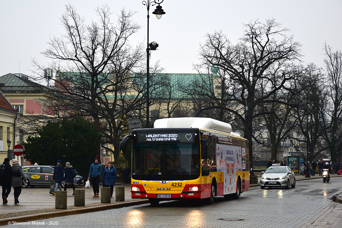 4232
Oprócz linii tramwajowej W, kursował także specjalny walentynkowy autobus MZA i Radia Kolor po trasie linii 116. Przejazd był bezpłatny.
Słowa kluczowe: LionsCityCNG 4232 116 KrakowskiePrzedmieście