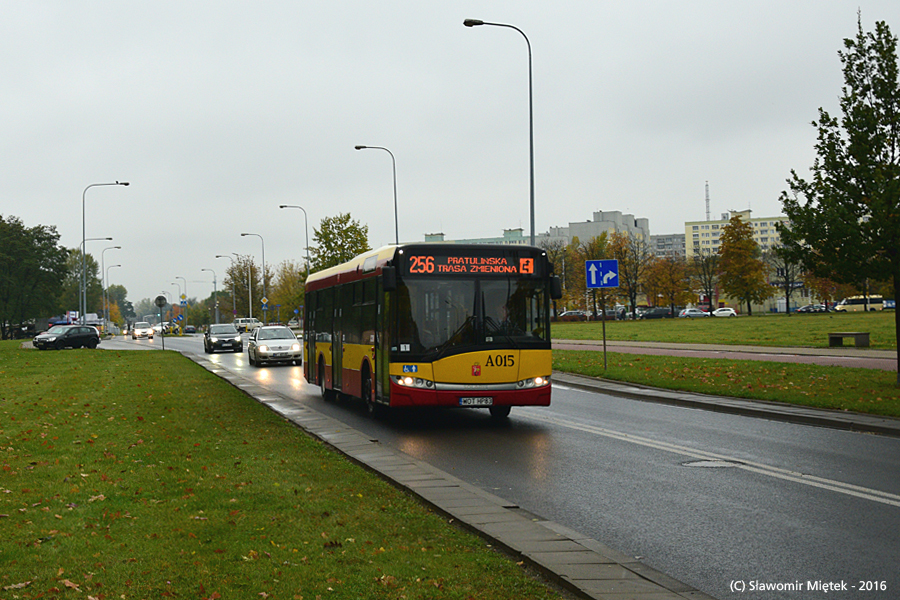 A015
Pogoda bardzo zachęcała do wyjścia z domu, szczególnie na zdjęcia. Ogólnie ciemno i mokro.
Tu linia 256 kursuje nieużywanym odcinkiem Matki Teresy z Kalkuty. Na okres przedcmentarny od 24.10 do 28.10 i 2.11.2016 wraz z linią 409 podjeżdżają do północnej bramy cmentarza Bródnowskiego. Z racji kiepskiej pogody frekwencja na liniach "bródnowskich" była marna. Przy okazji po raz pierwszy i ostatni w weekend na 256 zawitały Solarisy U12 z serii A0xx. 30.11.2016 zakończą służbę w sieci ZTM. Choć patrząc jakie są braki brygadowe to może zostaną...
Słowa kluczowe: SU12 A015 256 MatkiTeresyzKalkuty WŚ2016