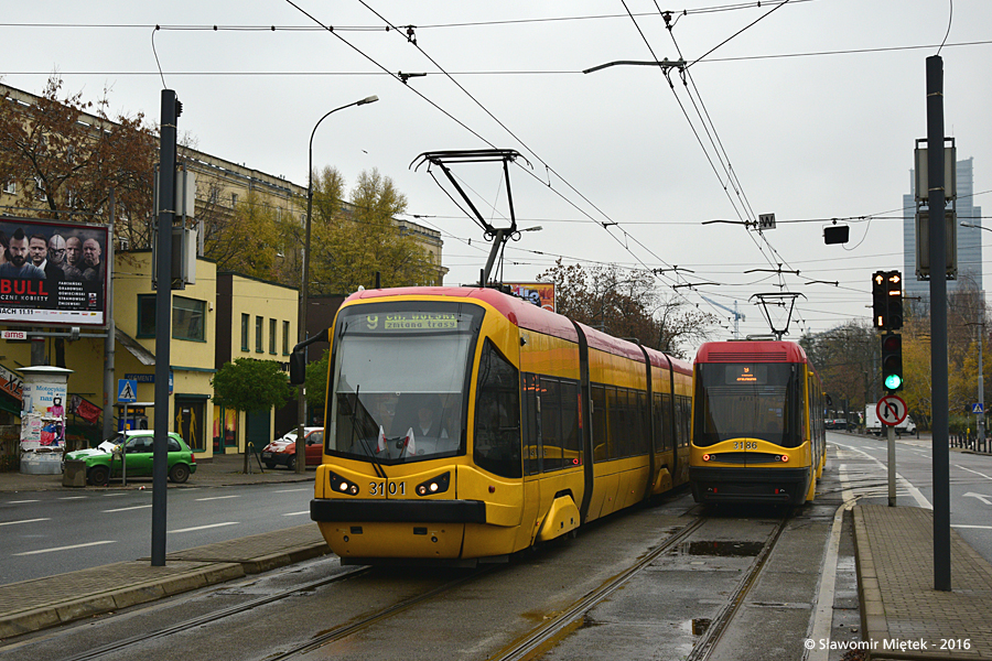 3101
Dwie "dziewiątki" mijające się na... Wolskiej. Tu już po godzinie 12:00 zamknięto Aleje Jerozolimskie od pl. Starynkiewicza w kierunku Pragi. W tym momencie linie 7 i 9 po lewej stronie Wisły praktycznie kursowały poza swoimi trasami podstawowymi. Na tę chwilę obowiązywała trasa PL.STARYNKIEWICZA - CMENTARZ WOLSKI
Słowa kluczowe: 120N 3101 9 Wolska 11XI_2016