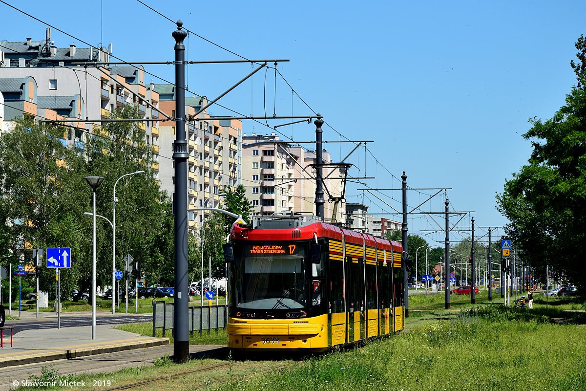 3633
Kolejny weekend prac torowych na pętli tramwajowej Metro Młociny. Tym razem lekko zmieniono trasy tramwajów. Linia 2 nie została skierowana do metra Marymont, ale zawieszona. W zamian za to wydłużono wariantowe kursy z Metro Marymontu do Nowodworów linii 17.
Słowa kluczowe: 128N 3633 17 Światowida