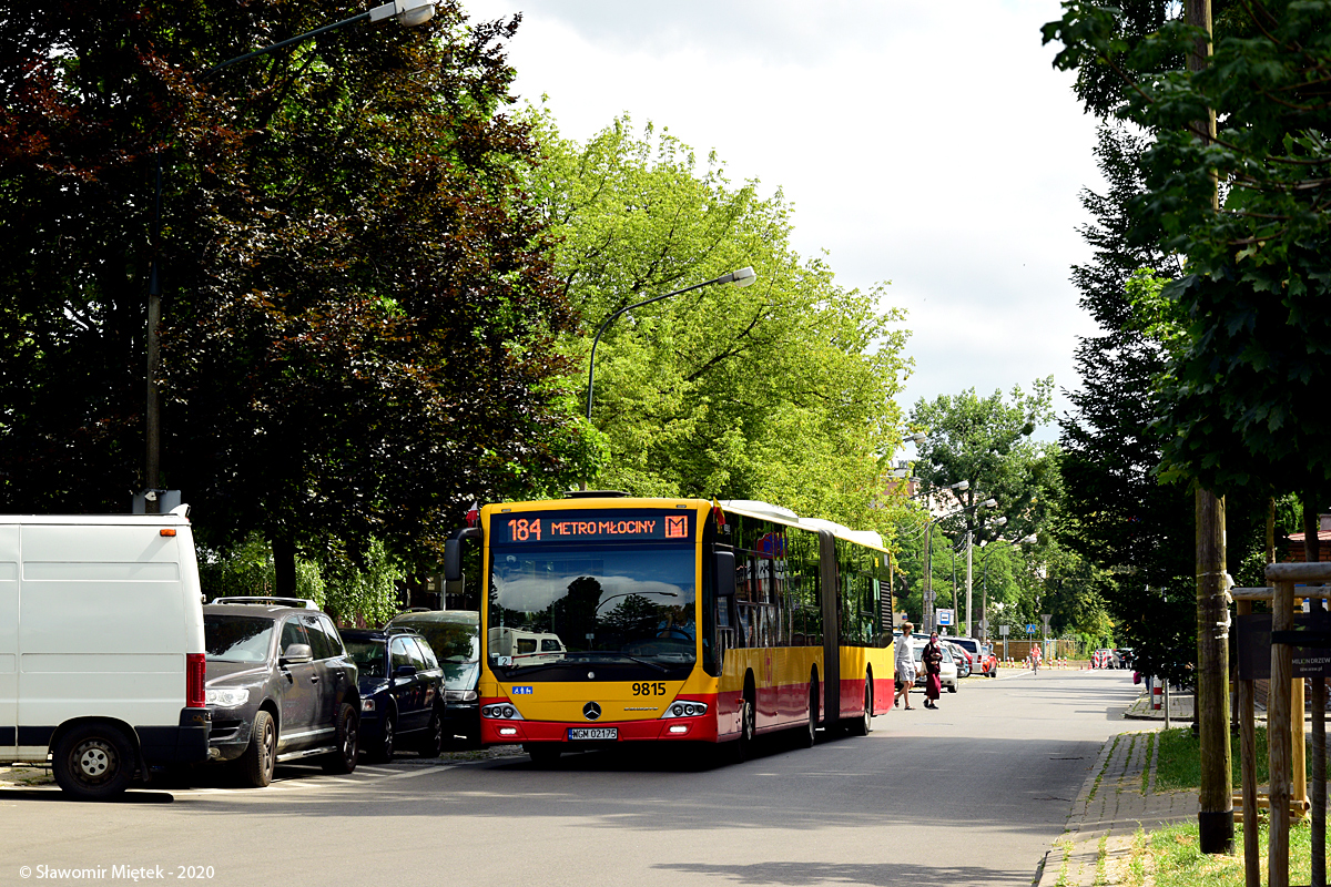 9815
Od 01.08.2020 wprowadzono (w końcu) zmiany w układzie linii autobusowych po otwarciu linii metra M2 na Woli. [url=http://omni-bus.eu/joomla/index.php?option=com_content&view=article&id=5125]Tutaj[/url] można przeczytać artykuł zestawiający zmiany w trakcji autobusowej.
Na ulicy Newelskiej po paru latach można ponownie zobaczyć autobusy przegubowe. Przed 01.07.2010 kursowały tędy autobusy linii 167.
Słowa kluczowe: ConectoG 9815 184 Newelska