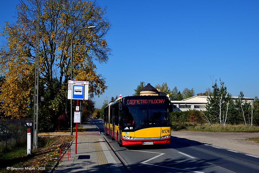 8574
Sezon "Wszystkich Świętych 2018" już u progu. Na początek, od paru lat na trasę wyjeżdża linia C40 łącząca Metro Młociny z cm. Północnym na Wólce
Słowa kluczowe: SU18 8574 C40 Wólczyńska